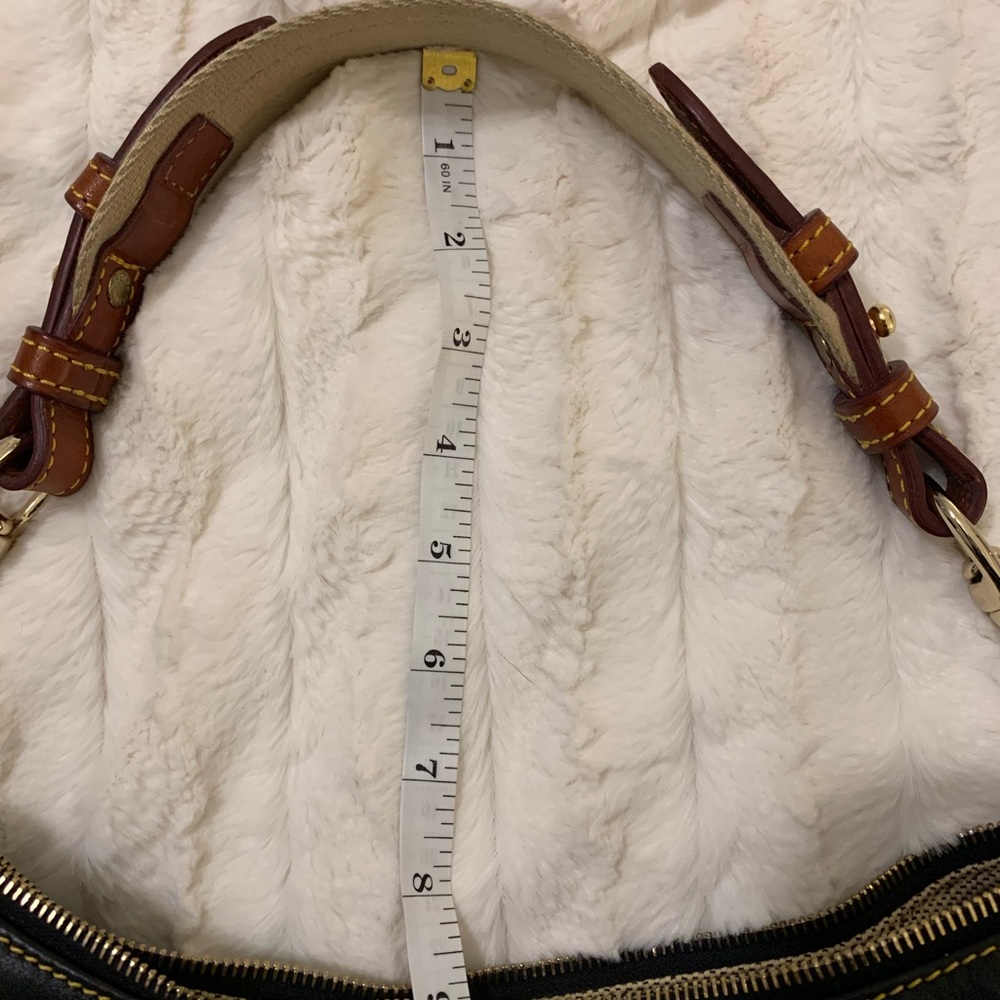 Almost new black leather Dooney and Bourke single strap hobo bag - Picture 5 of 9